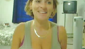 Adolescente morena sexocaseirobrasileiro furando a buceta com um vibrador roxo